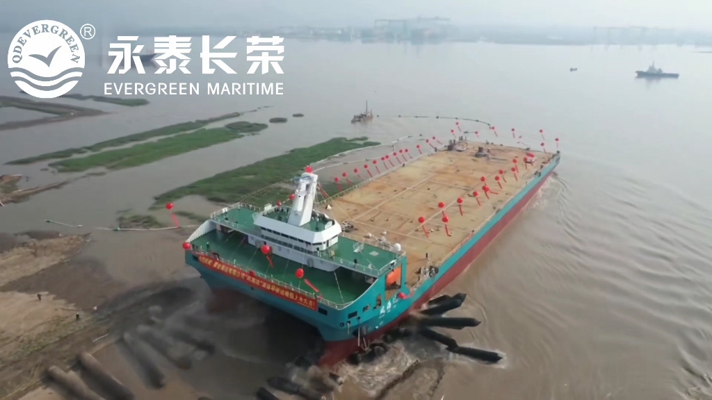 2023 年 6 月,全球首艘江海直達(dá)DP2多用途雙體運輸接駁船“風(fēng)海達(dá)“在浙江臺州方振船業(yè)采用氣囊上排下水順利吉水。